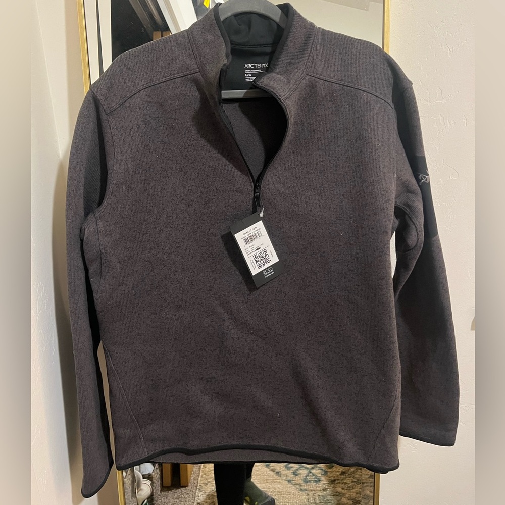 Arcteryx Mens Covert half zip in black heather